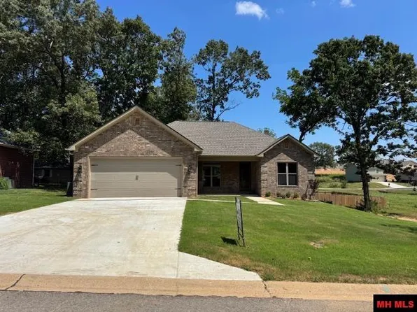 1385 Hampshire Cir, Mountain Home, AR 72653