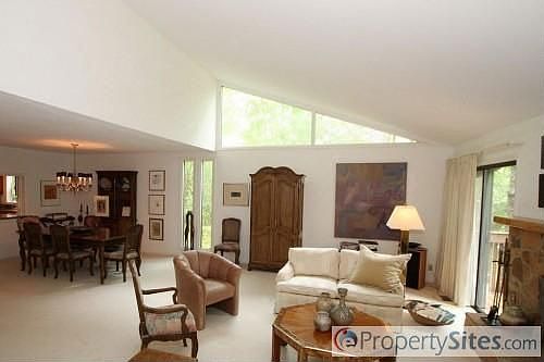 5th image of 4 Stoneridge Cir