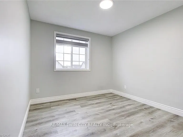 110 Commonwealth St — Photo 15