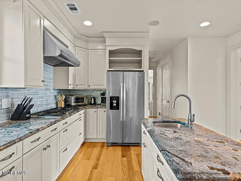 1043 Barnegat Ln — Photo 14