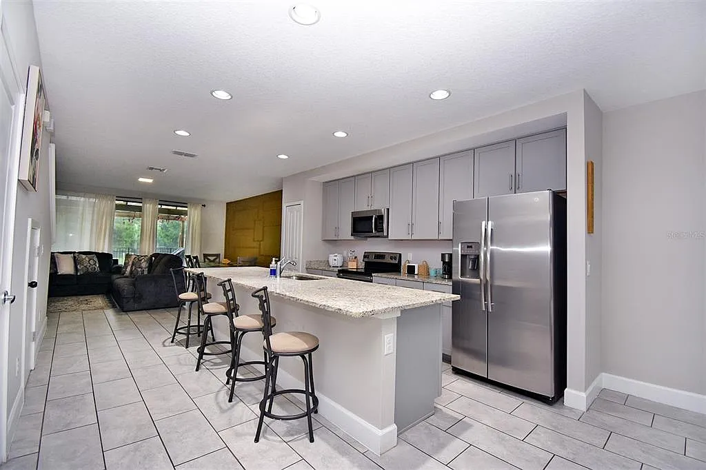 3 bed, 2.5 bath, 1591 sqft, $2,400 — Photo 3