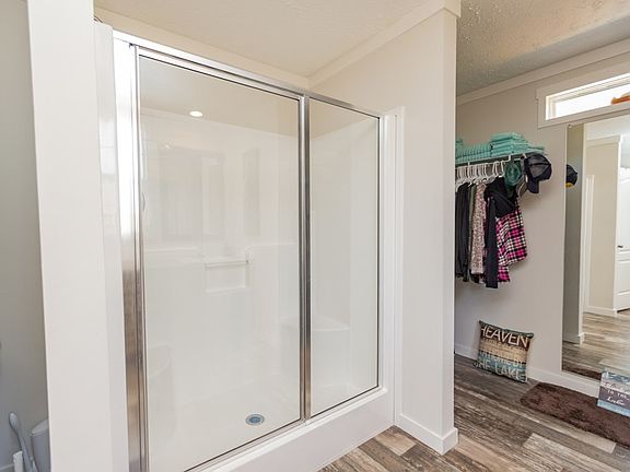 5th image of 321 Wildwood Cir