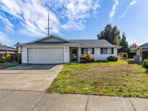 3046 Crystal Mountain Ave, Medford, OR 97504