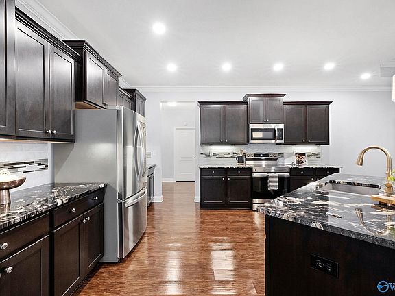 4th image of 139 Shrewsberry Dr