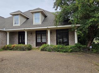 49 W Chanticleer Dr, Hattiesburg, MS 39402