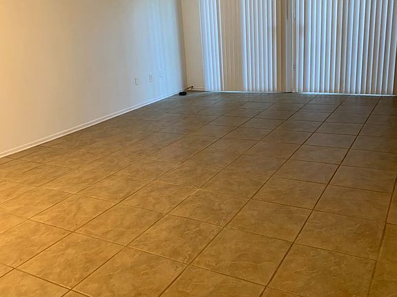 4th image of 5240 Creek Ln