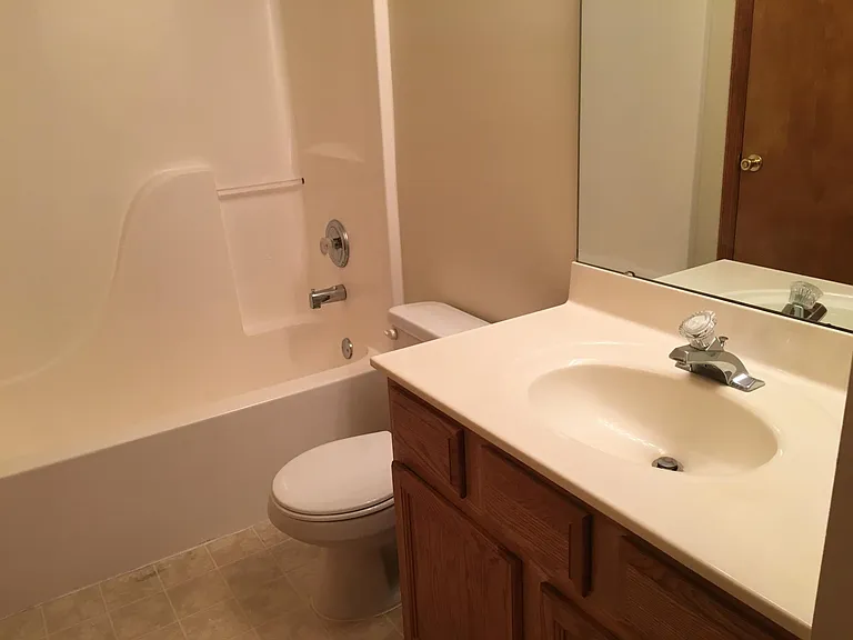 995 Bishop Ave — Photo 8