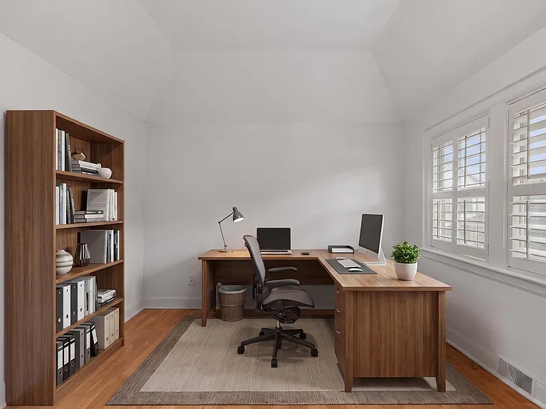 1007 Crocker St — Photo 8