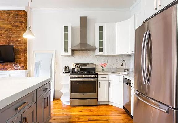 3rd image of 1111 Jefferson Ave #Townhouse