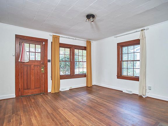 4th image of 3007 University Dr