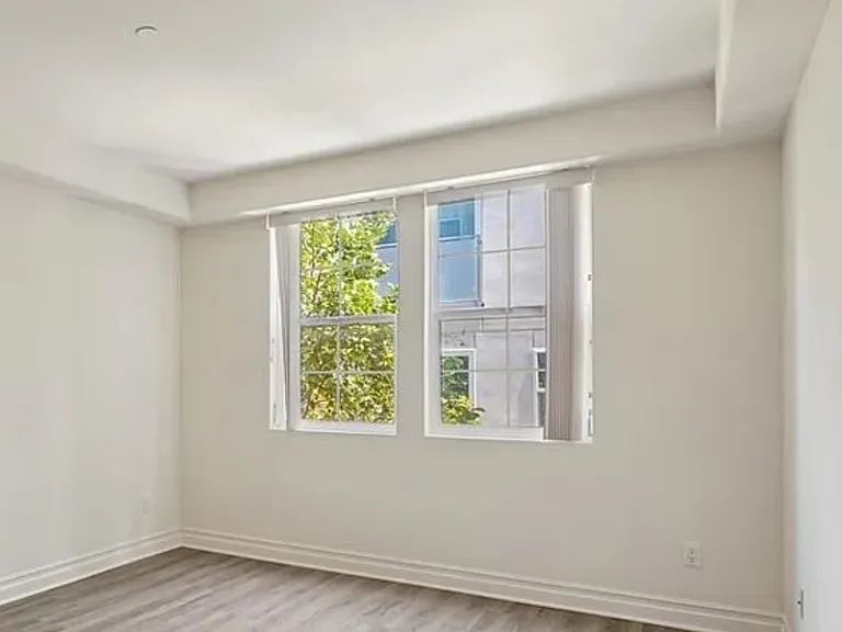 15206 Burbank Blvd #211 — Photo 6