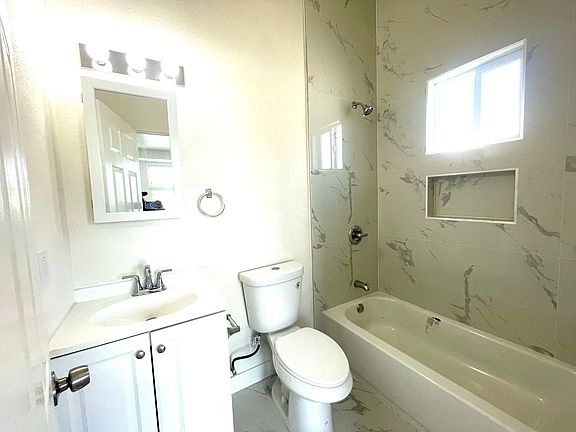 5th image of 1287 Vine St