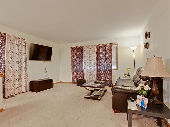 4th image of 140 Brewster Ct APT D