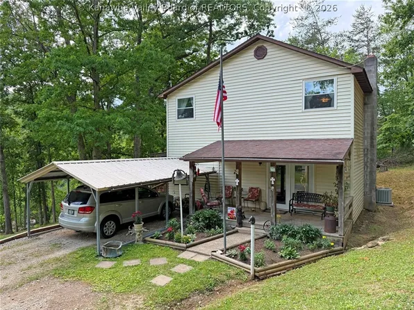421 Mistletoe Ln, Elkview, WV 25071
