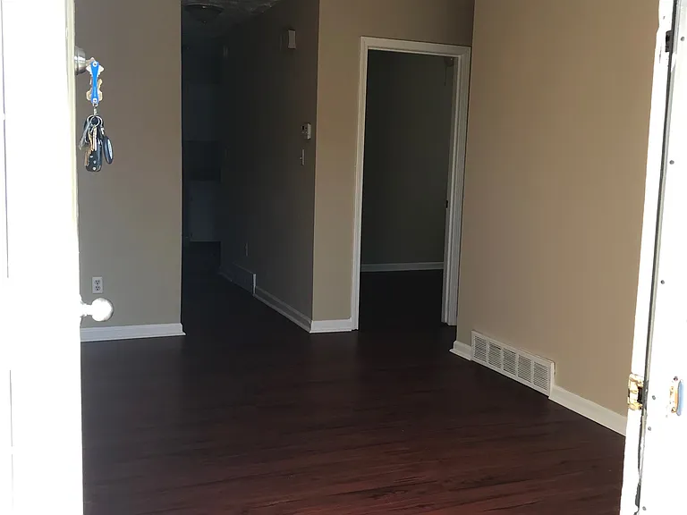1811 Dalton Ct — Photo 2
