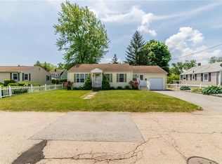 32 Stanmore Rd, Warwick, RI 02889