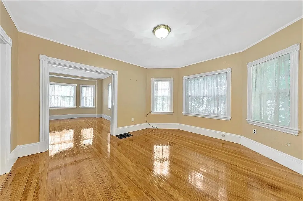 112 Church St — Photo 4