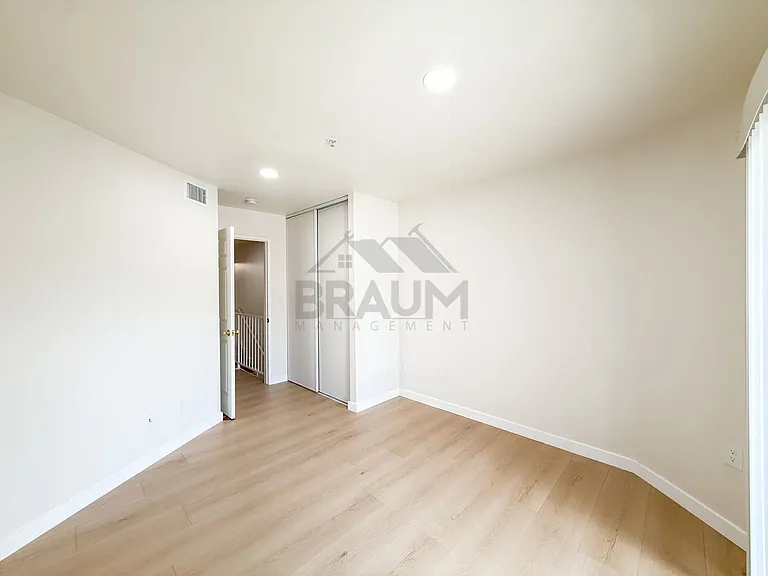 7323 WINNETKA — Photo 25