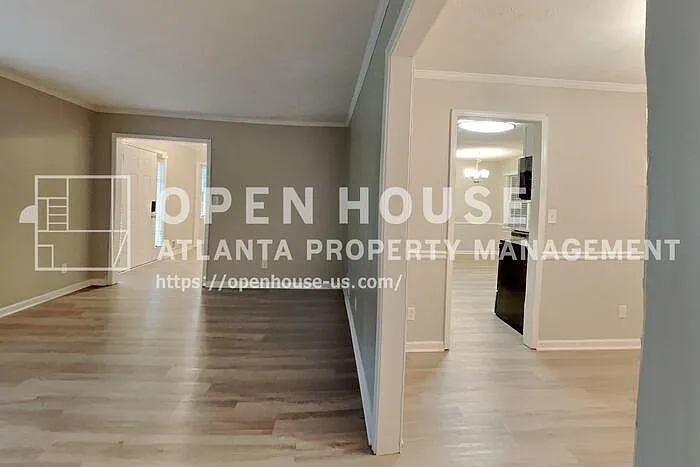 4 bed, 2.5 bath, 2181 sqft, $2,340 — Photo 3