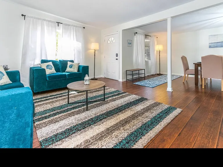 1221 Lynn Ave — Photo 5