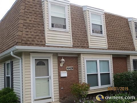 Front of 449 Liberty Ct