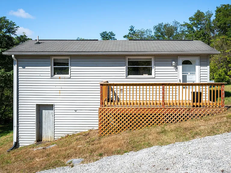 7278 Manns Dr — Photo 3