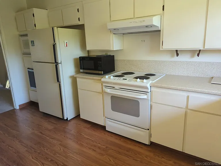 41 Montsalas Dr — Photo 3