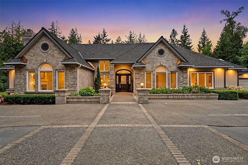 4th image of 28726 SE 43rd Place