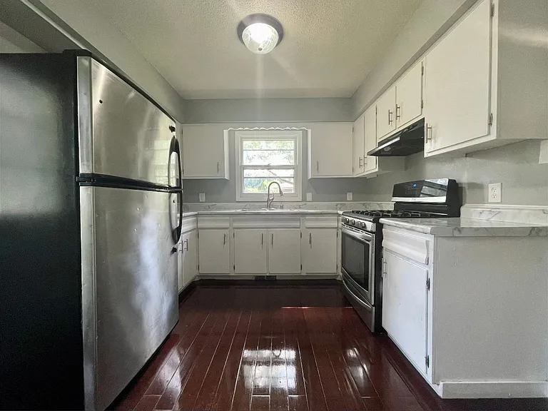 249 Winifred St E — Photo 1