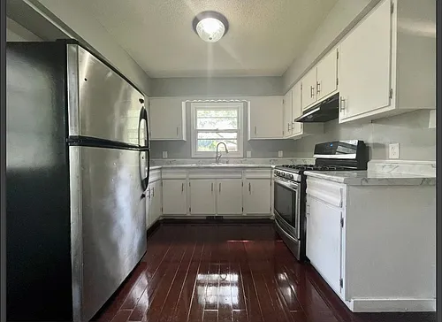 249 Winifred St E Photo 1