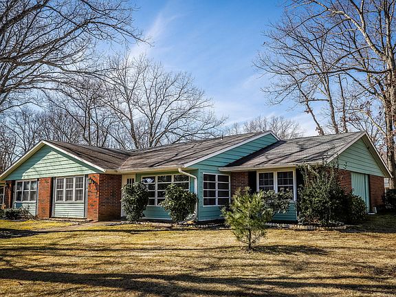 5th image of 179B Sterling Ct #100B