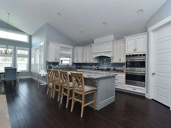 5th image of 161 E Bayview Cir