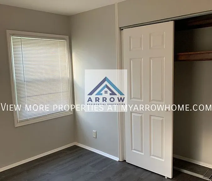10309 Ross Cir — Photo 11