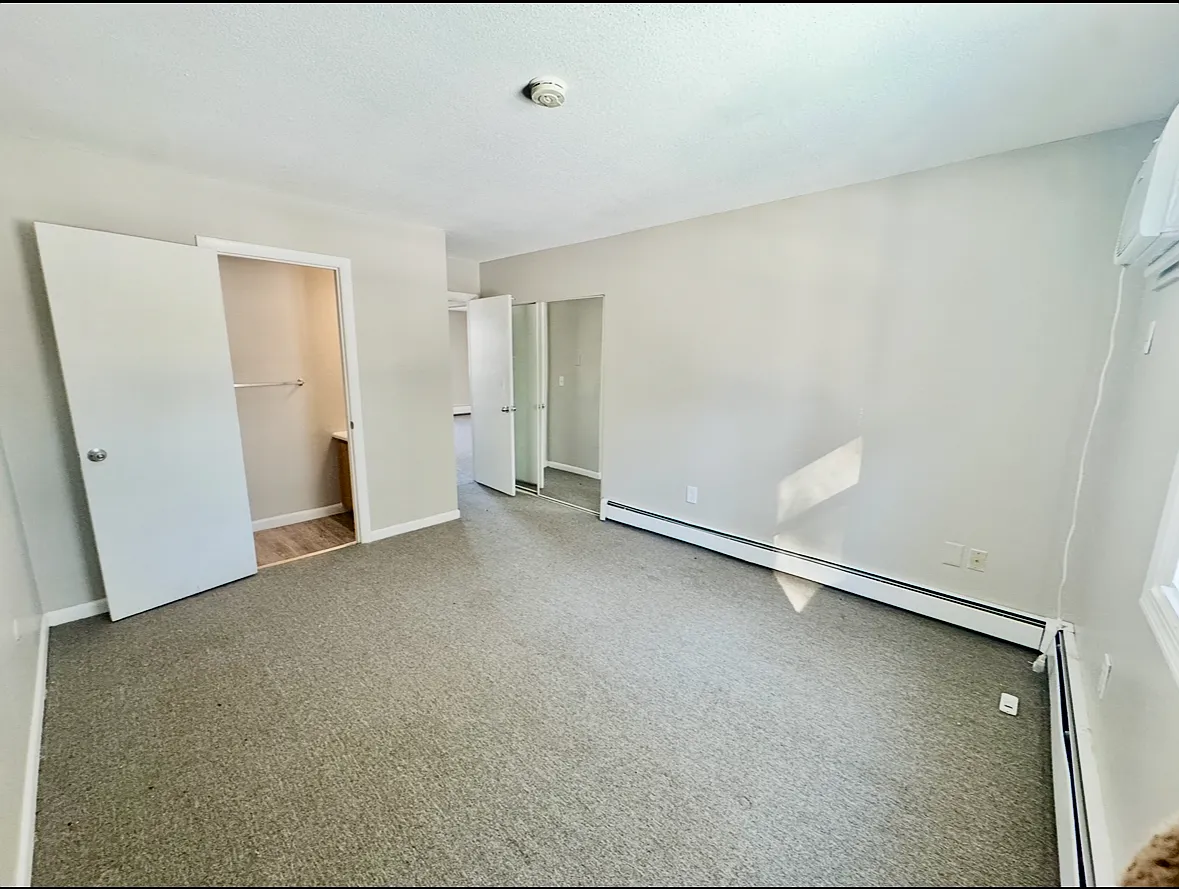Building Photo - 10 Bradford Dr #C