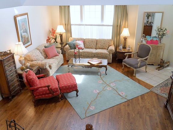 3rd image of 2429 Pinecrest Ln