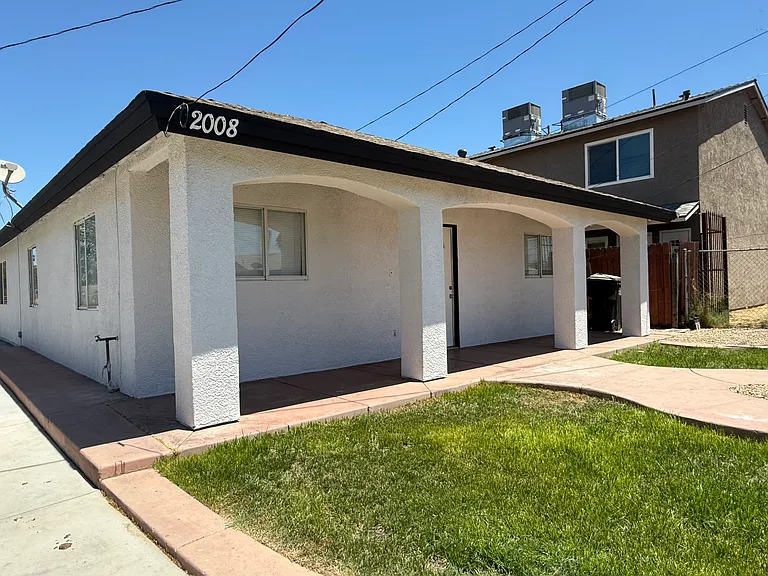 2008 Larcus Ave — Photo 10