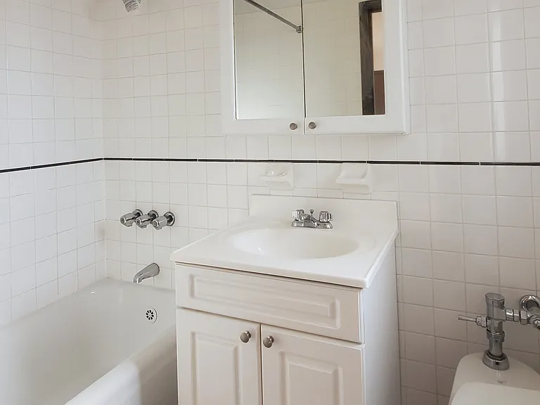 200 W 16th St #16C — Photo 5