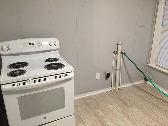 3rd image of 523 N Parkway Dr