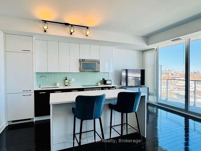 111 Champagne Ave S #908 — Photo 9