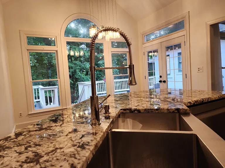 Farmhouse sink