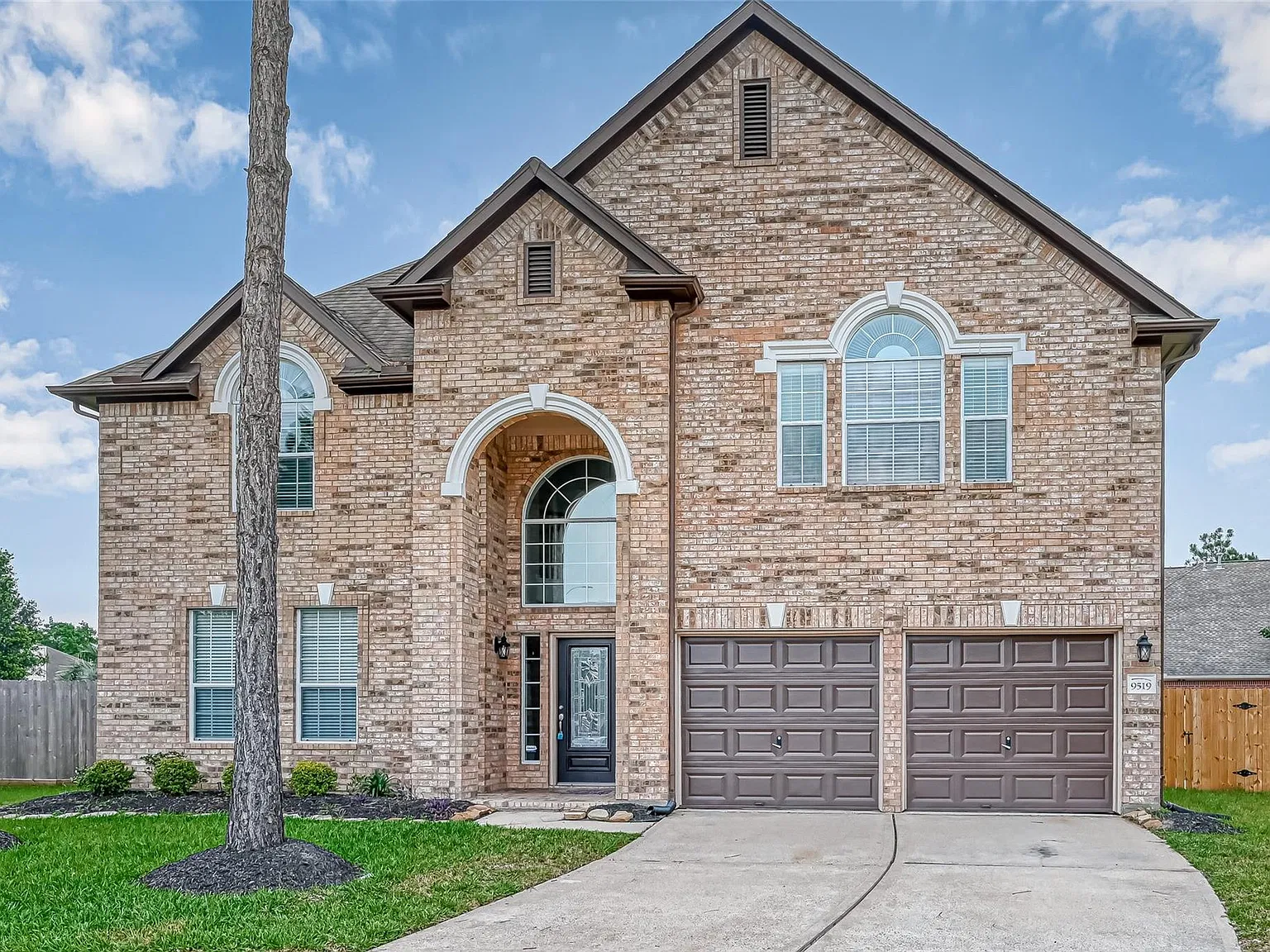 4 bed, 3.5 bath, 3016 sqft, $3,000 — Photo 2