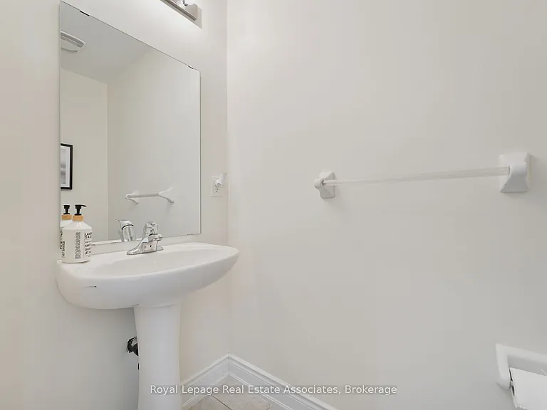 41 Mazarine Ln — Photo 37