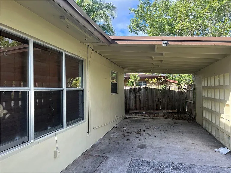 10 NW 19th St — Photo 13