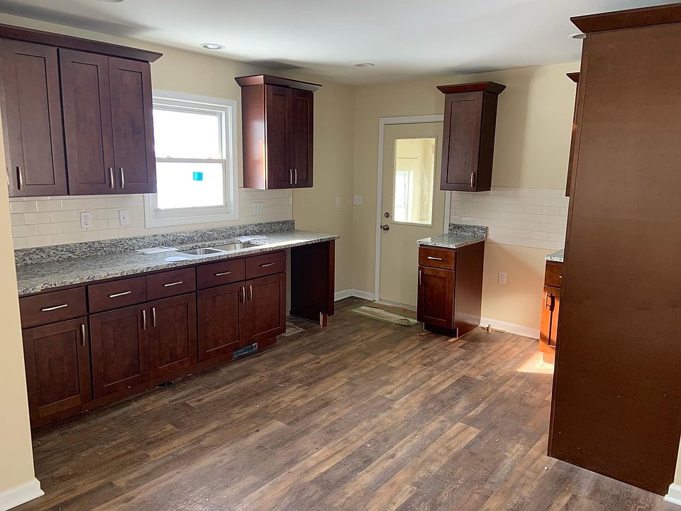 2nd image of 143 N Wilson Blvd