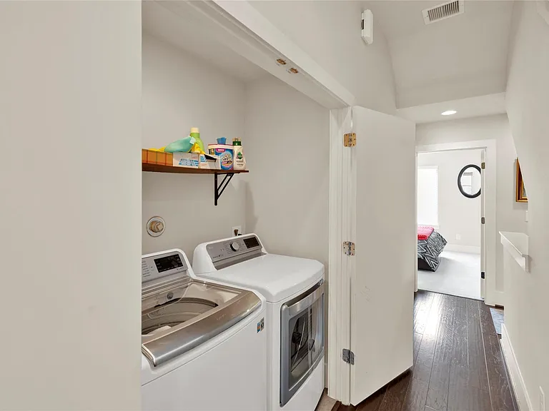 1413 Nagle St — Photo 25