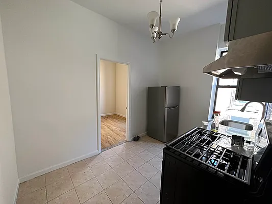 Rented by Premier Metro Realty Corp | media 18