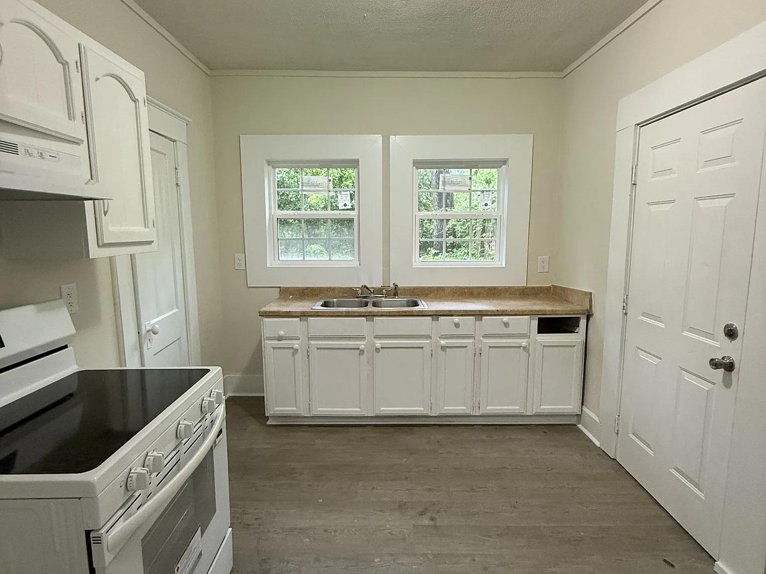 513 Oak Place - 1 — Photo 2