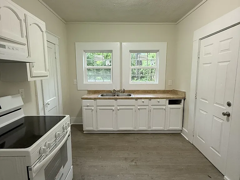 513 Oak Pl — Photo 2