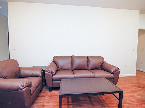 5th image of 1205 W 24th St #214