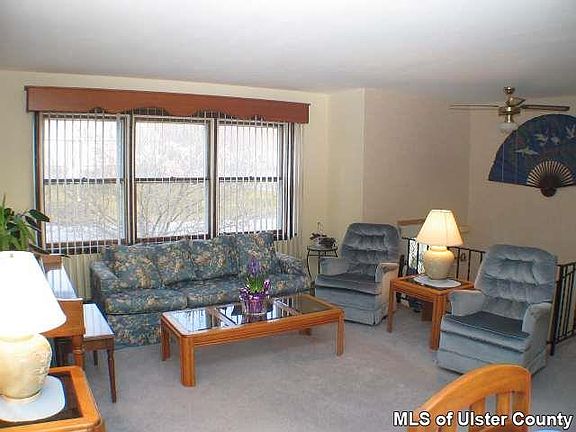 3rd image of 6 Sharon Dr